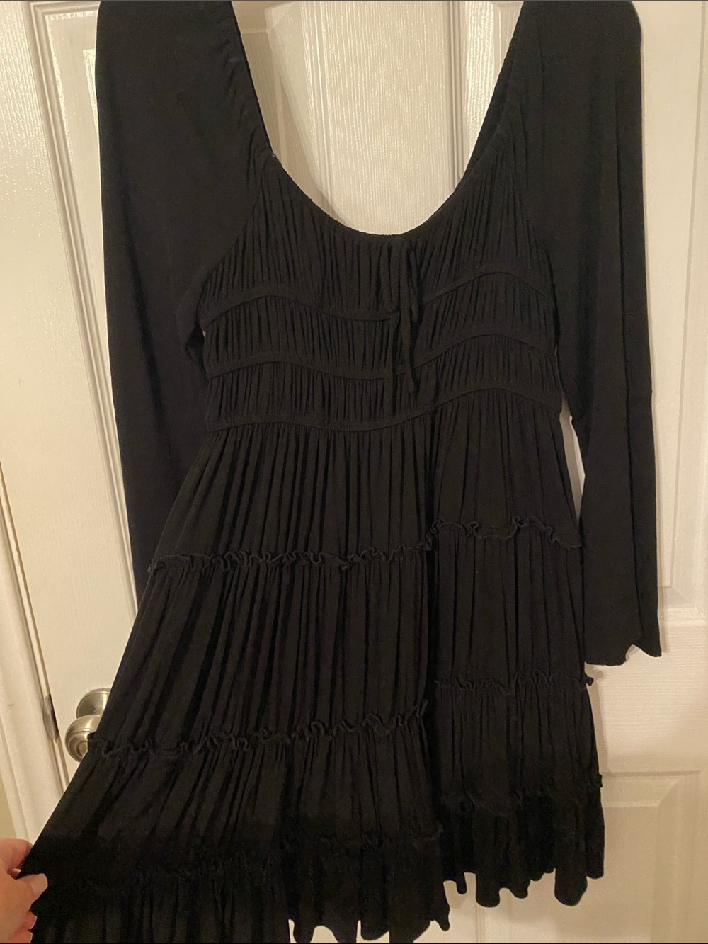 Beautiful Scoop Neck Long-Bell Sleeved Tiered Dress Women’s Size Medium